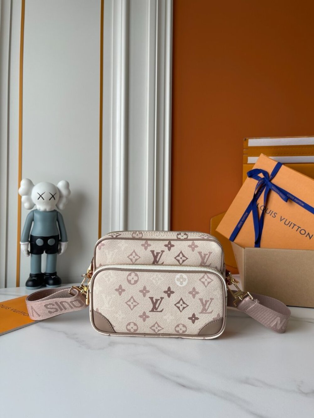 Louis Vuitton Nil Messenger Bag